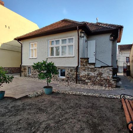 Vila Orient Хунедоара Екстериор снимка