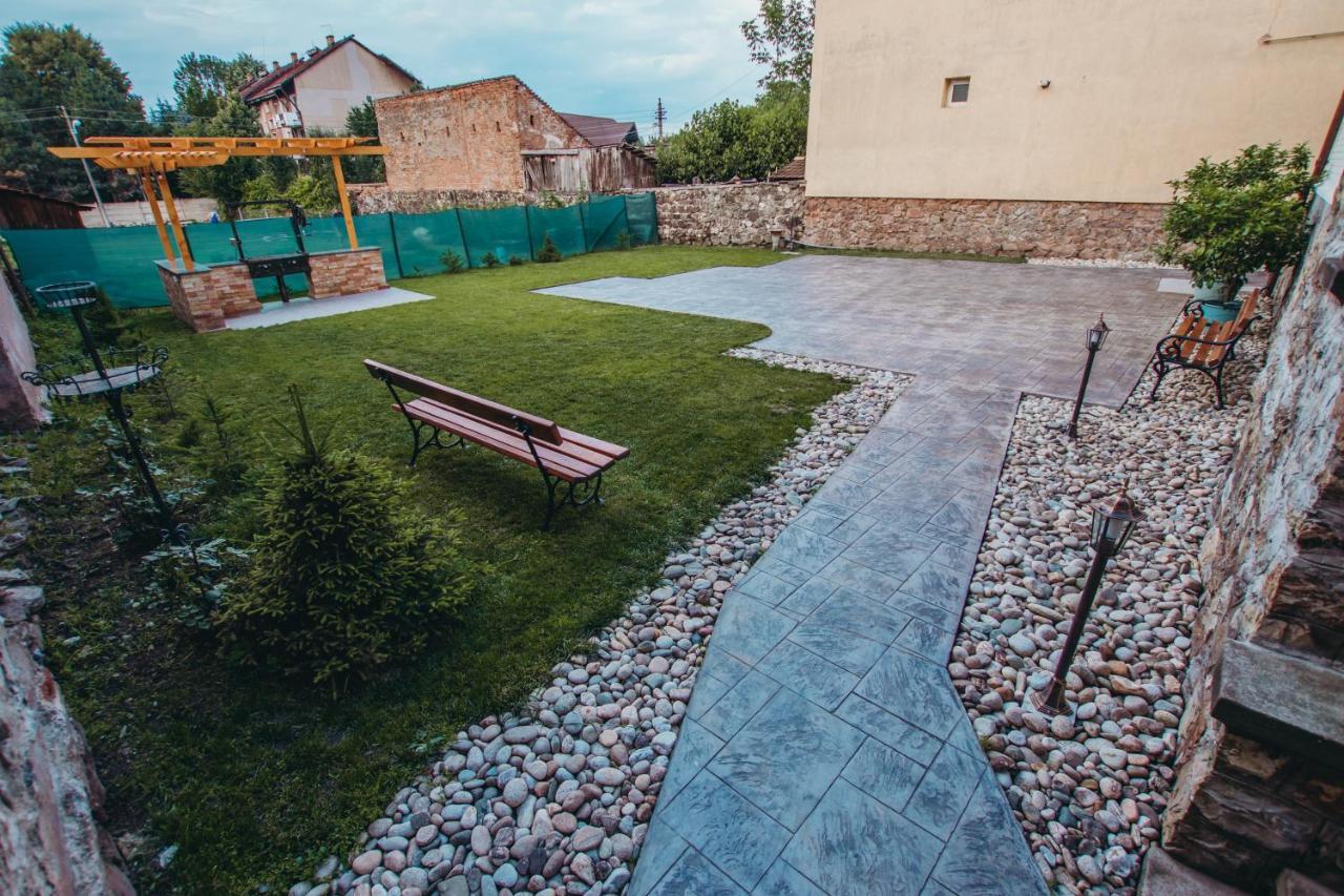 Vila Orient Хунедоара Екстериор снимка