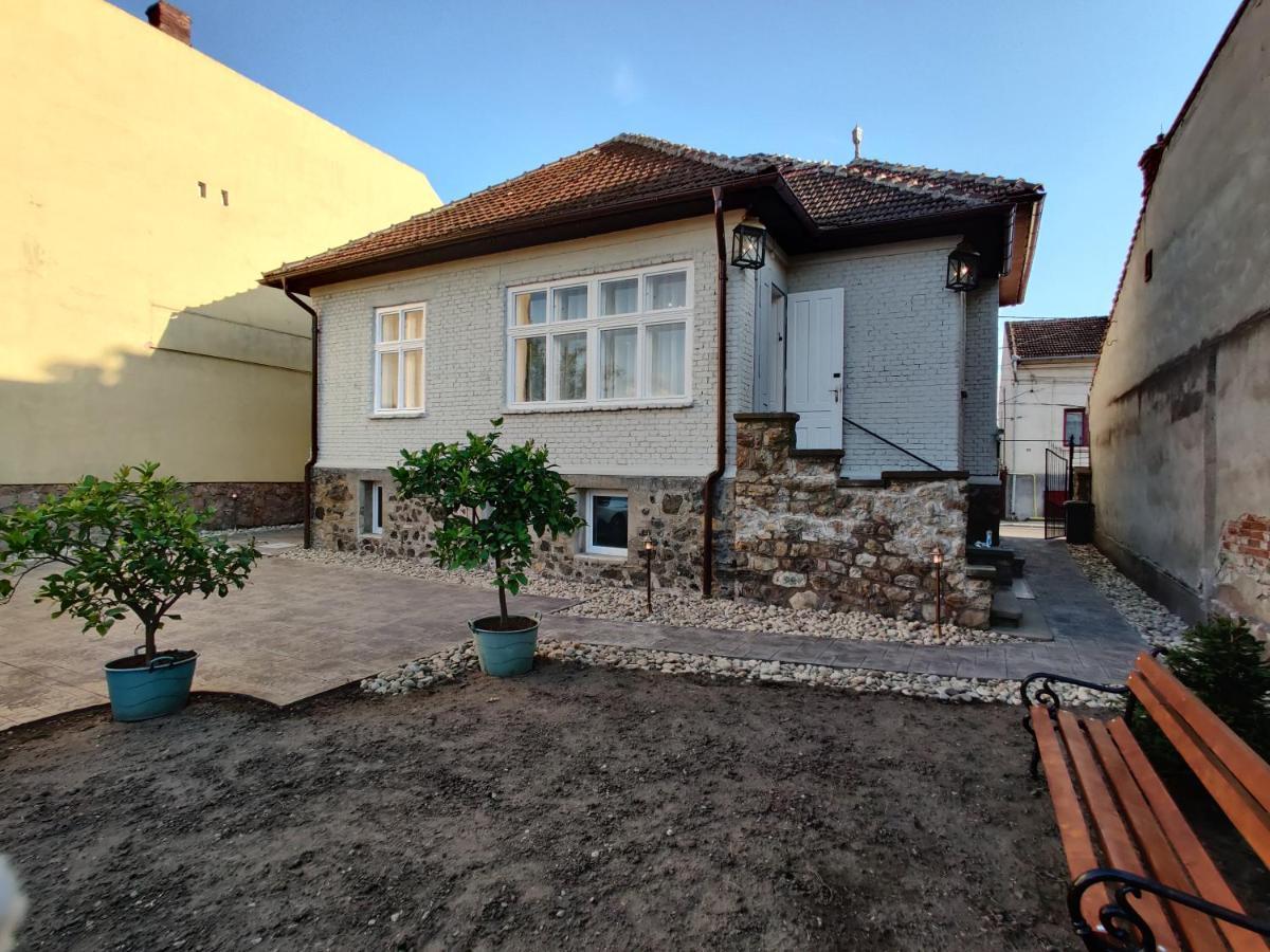 Vila Orient Хунедоара Екстериор снимка